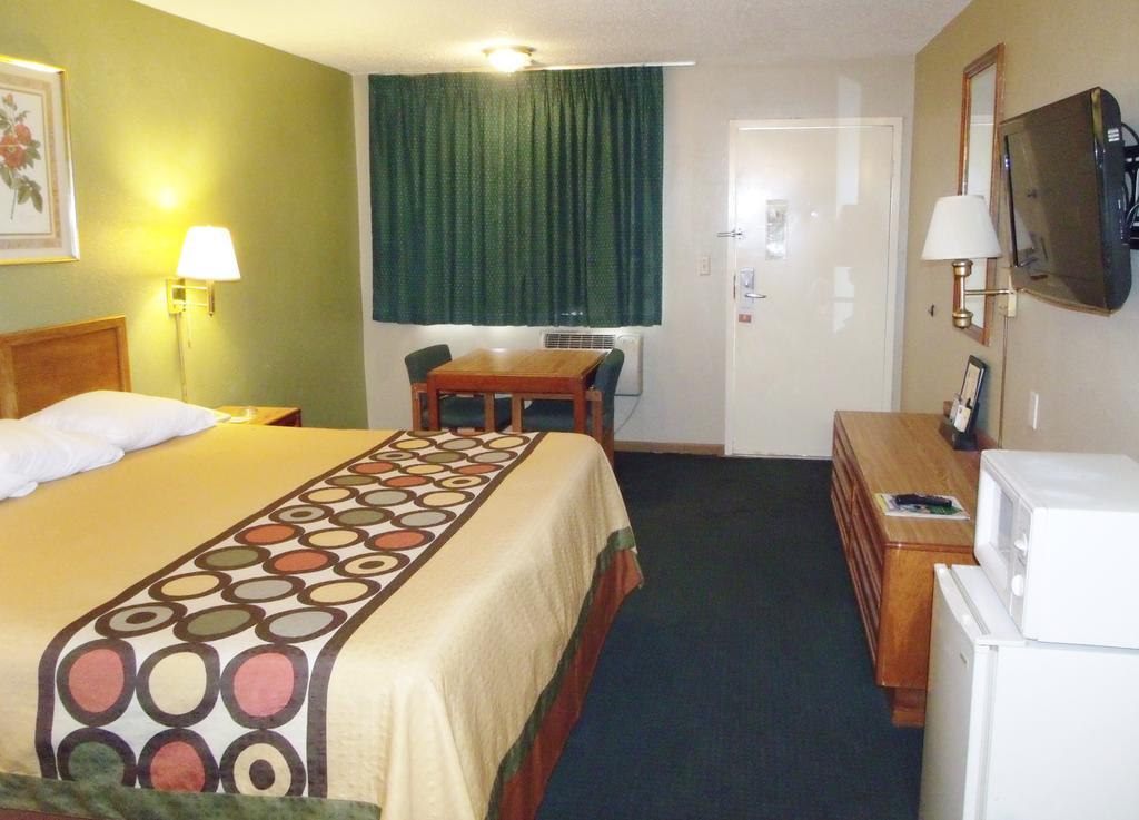 Budgetel Inn & Suites Butler Exterior photo