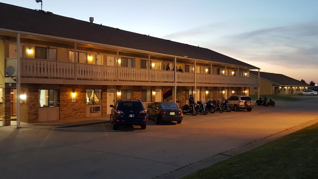 Budgetel Inn & Suites Butler Exterior photo