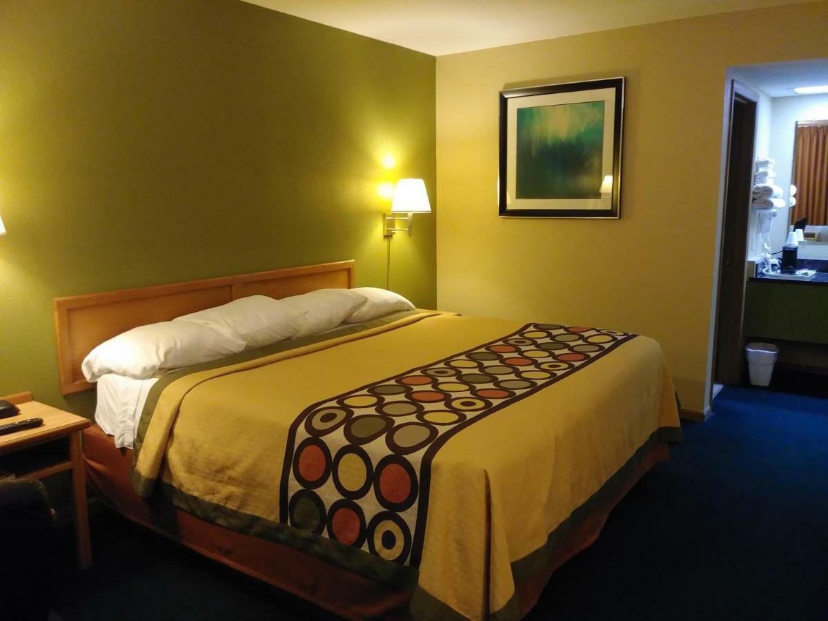 Budgetel Inn & Suites Butler Exterior photo